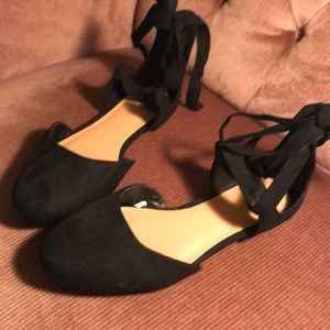 Black lace up flats!